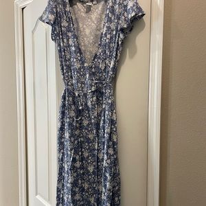 Gap. Blue floral. MIDI wrap dress. Size small. Nbw